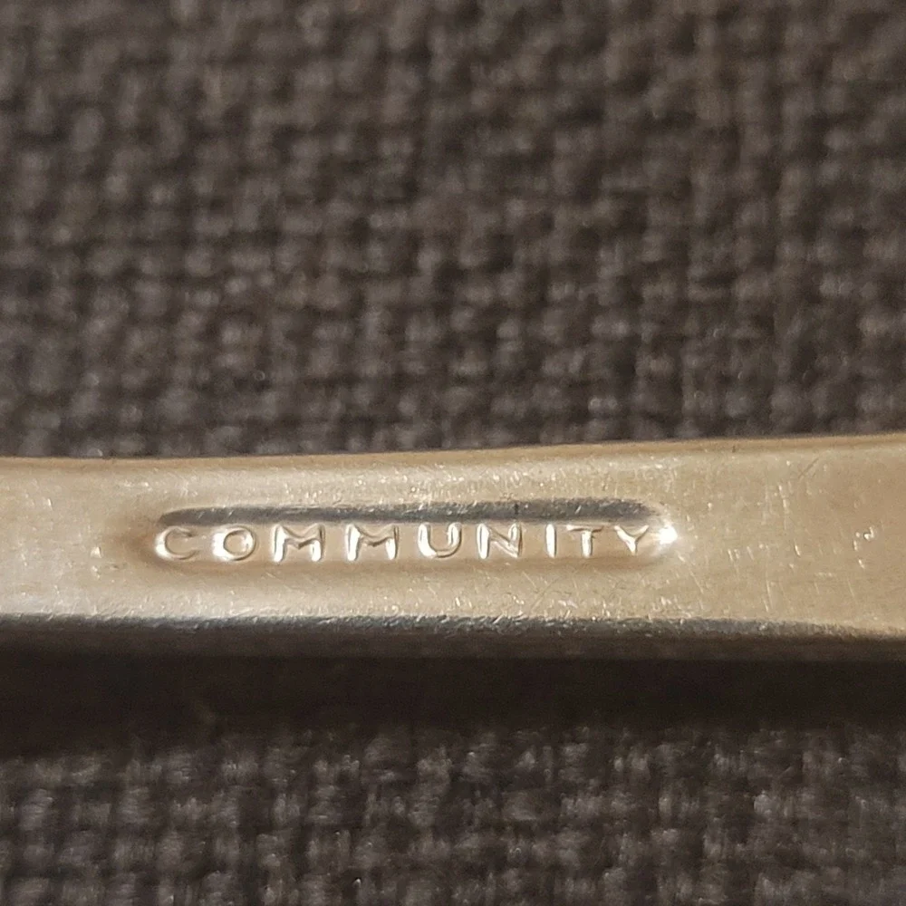 Oneida Coronation 1936 Silverplate 4 Salad Forks 6-3/4 Inches‎